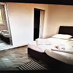 Zorin House يزيرا