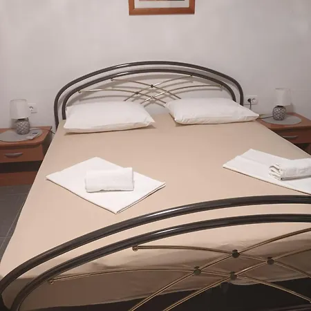 Δωμάτια σε οικογενειακή κατοικία Zorin House