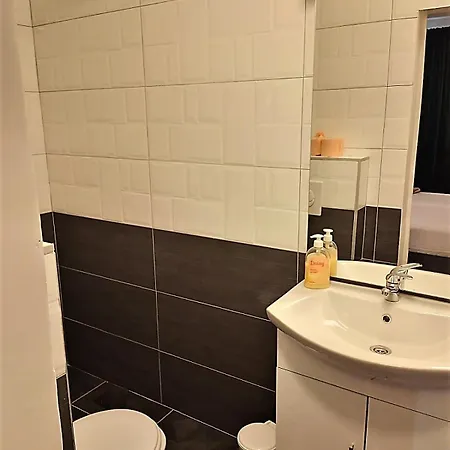 Δωμάτια σε οικογενειακή κατοικία Zorin House Jezera