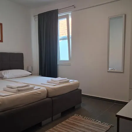 Δωμάτια σε οικογενειακή κατοικία Zorin House Jezera