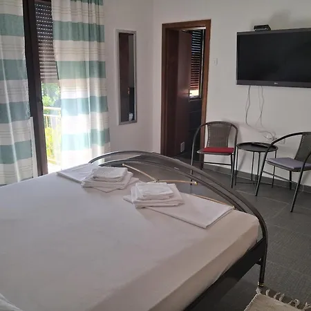 Zorin House Δωμάτια σε οικογενειακή κατοικία Jezera