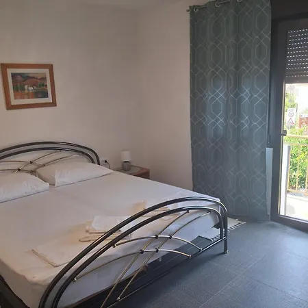 Δωμάτια σε οικογενειακή κατοικία Zorin House Jezera