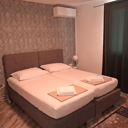 Δωμάτια σε οικογενειακή κατοικία Zorin House *